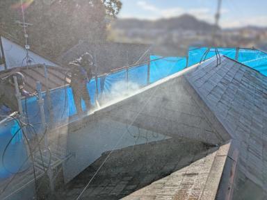 【施工進捗①】外壁・屋根塗装工事スタート｜洗浄までの下準備（高知市）